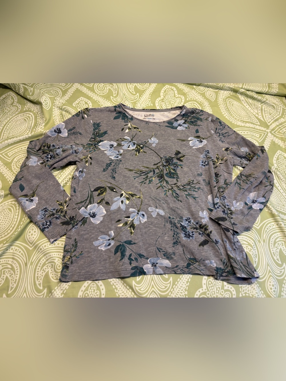 ⚛️croft & barrow Gray and Blue Floral Long-Sleeve Tee